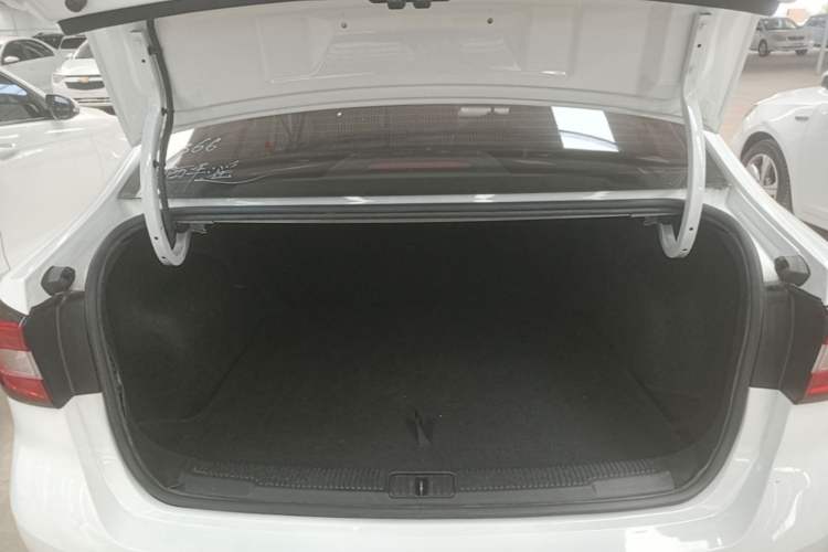 Used Roewe i5 2020 1.5L Manual 4G Connect Luxury Edition Trunk