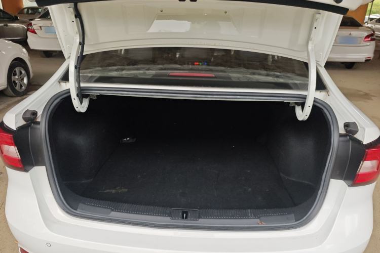Used Roewe i5 2020 1.5L Manual 4G Connect Leehao Flagship Edition Trunk