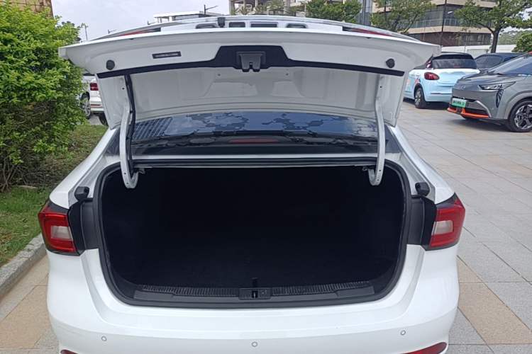 Used Roewe i5 2020 1.5L Automatic 4G Connected Linghao Edition Trunk