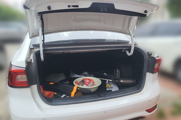 Used Roewe i5 2020 1.5L Automatic 4G Connected Linghao Edition Trunk