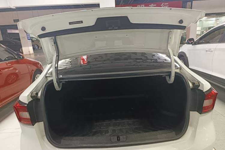 Used Roewe i5 2020 1.5L Automatic 4G Connected Linghao Edition Trunk