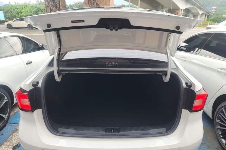 Used Roewe i5 2020 1.5L Manual 4G Connect Luxury Edition Trunk