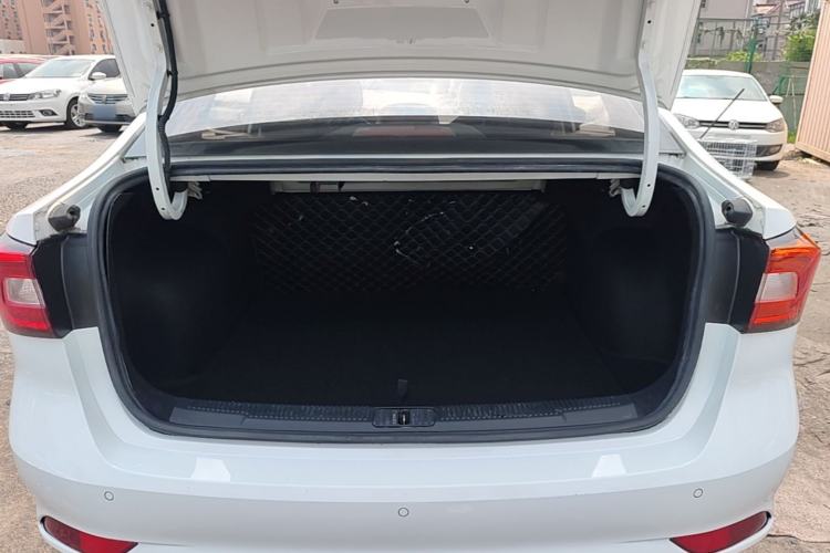 Used Roewe i5 2020 1.5L Automatic 4G Connect Luxury Flagship Edition Trunk