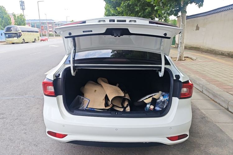 Used Roewe i5 2020 1.5L Automatic 4G Connected Linghao Edition Trunk