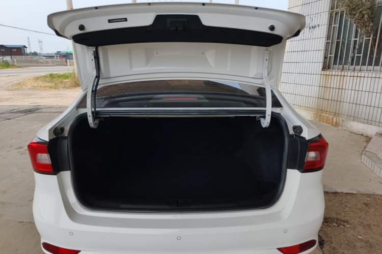 Used Roewe i5 2020 1.5L Manual 4G Connect Leehao Flagship Edition Trunk