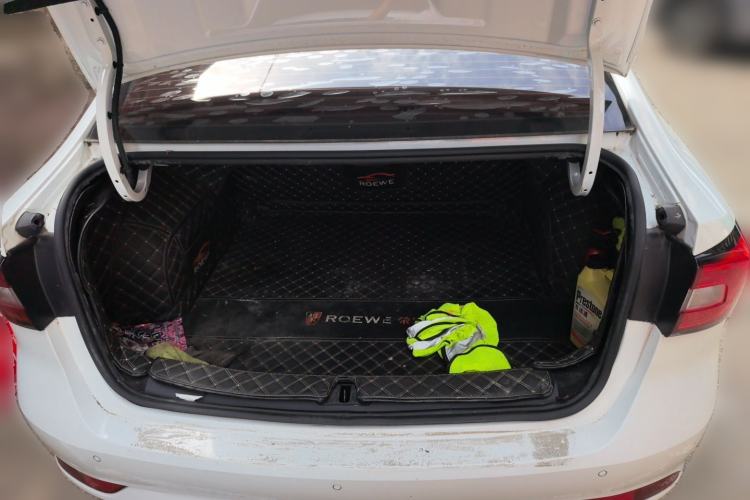 Used Roewe i5 2020 1.5L Automatic 4G Connected Linghao Edition Trunk