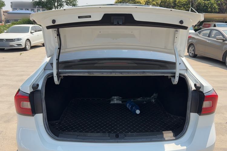 Used Roewe i5 2020 1.5L Manual 4G Connect Leehao Flagship Edition Trunk
