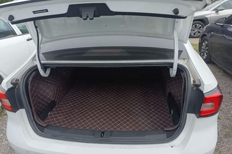 Used Roewe i5 2020 1.5L Manual 4G Connect Luxury Edition Trunk