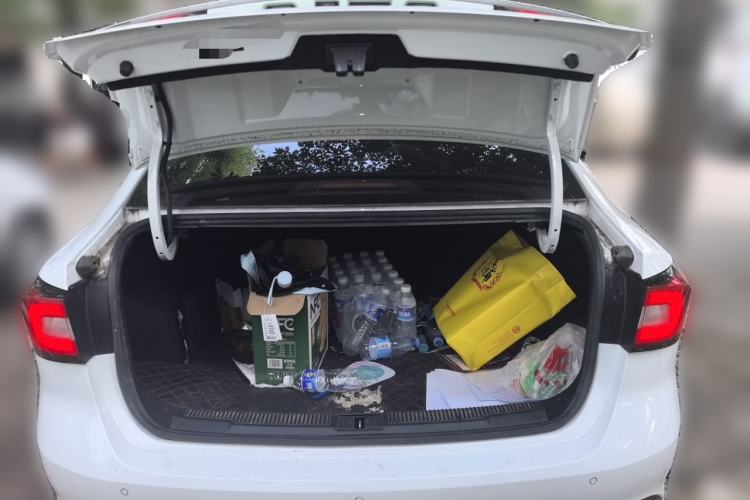 Used Roewe i5 2020 1.5L Automatic 4G Connect Luxury Flagship Edition Trunk