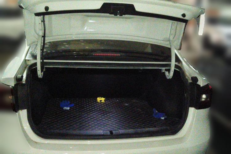 Used Roewe i5 2020 1.5L Automatic 4G Connect Luxury Flagship Edition Trunk