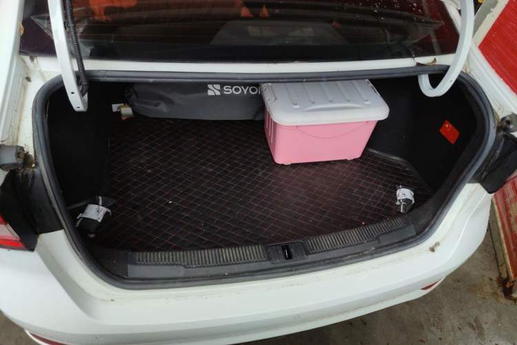 Used Roewe i5 2020 1.5L Manual 4G Connect Leehao Flagship Edition Trunk
