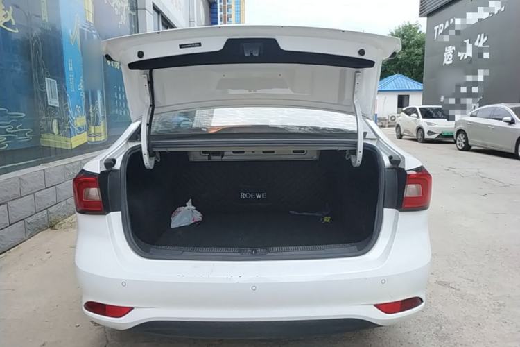 Used Roewe i5 2020 1.5L Automatic 4G Connect Luxury Flagship Edition Trunk