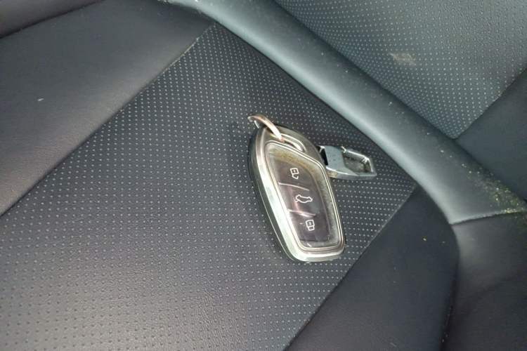 Used Roewe i5 2020 1.5L Automatic 4G Connect Luxury Flagship Edition Vehicle Key