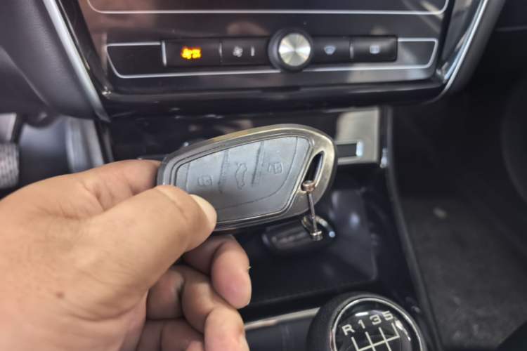 Used Roewe i5 2020 1.5L Manual 4G Connect Leehao Flagship Edition Vehicle Key