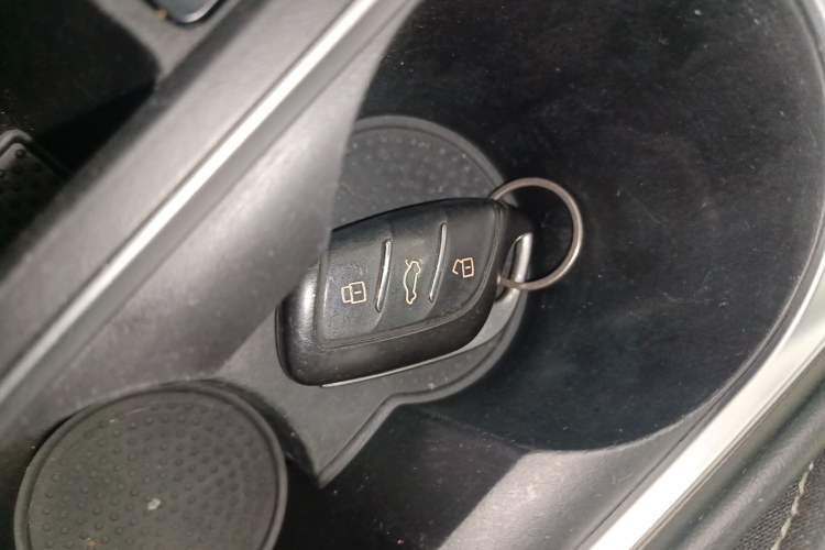 Used Roewe i5 2020 1.5L Automatic 4G Connect Luxury Flagship Edition Vehicle Key