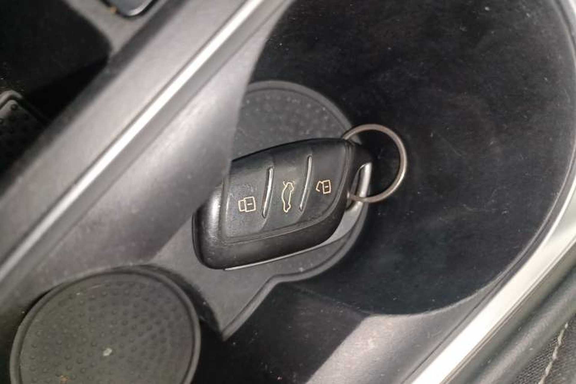 Used Roewe i5 2020 1.5L Automatic 4G Connect Luxury Flagship Edition Vehicle Key