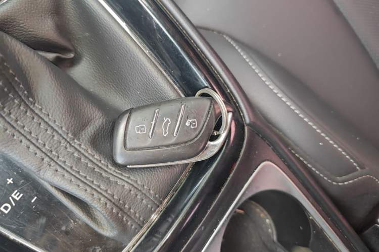 Used Roewe i5 2020 1.5L Automatic 4G Connect Luxury Flagship Edition Vehicle Key
