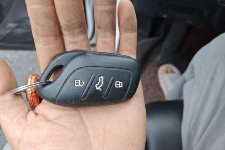 Used Roewe i5 2020 1.5L Automatic 4G Connect Luxury Flagship Edition Vehicle Key