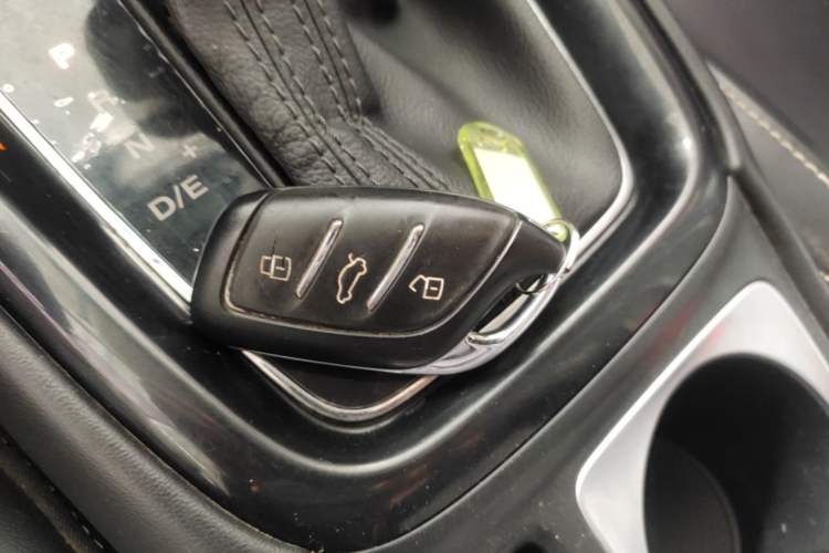 Used Roewe i5 2020 1.5L Automatic 4G Connect Luxury Flagship Edition Vehicle Key