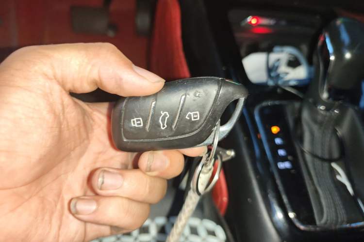 Used Roewe i5 2020 1.5L Automatic 4G Connect Luxury Flagship Edition Vehicle Key