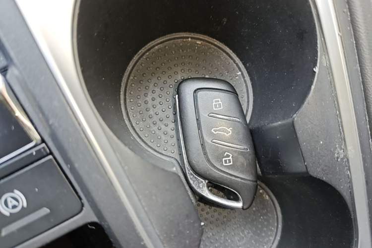 Used Roewe i5 2020 1.5L Automatic 4G Connect Luxury Flagship Edition Vehicle Key