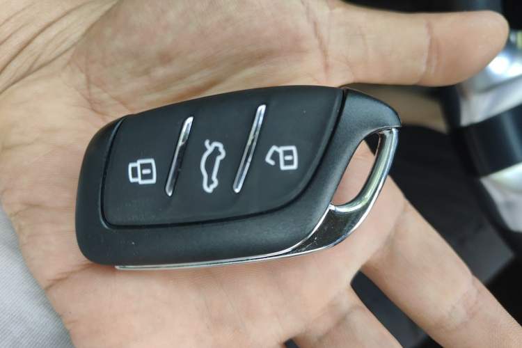 Used Roewe i5 2020 1.5L Automatic 4G Connect Luxury Flagship Edition Vehicle Key