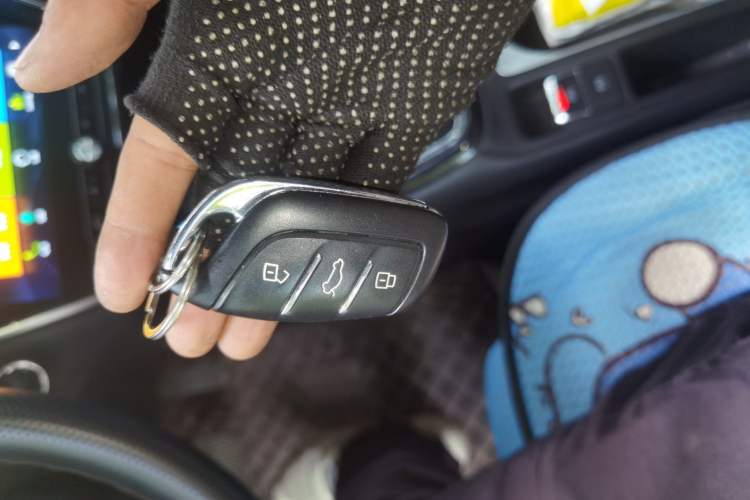 Used Roewe i5 2020 1.5L Automatic 4G Connect Luxury Flagship Edition Vehicle Key