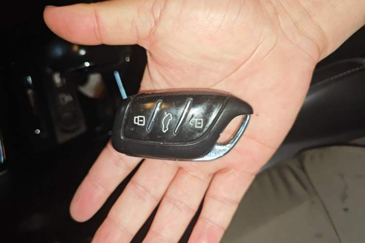 Used Roewe i5 2020 1.5L Automatic 4G Connect Luxury Flagship Edition Vehicle Key
