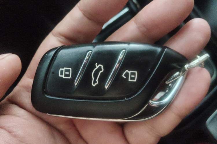 Used Roewe i5 2020 1.5L Automatic 4G Connect Luxury Flagship Edition Vehicle Key