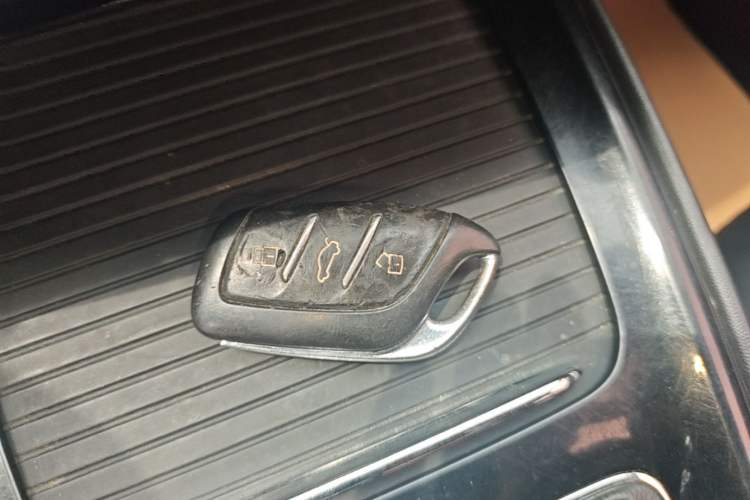 Used Roewe i5 2020 1.5L Automatic 4G Connect Luxury Flagship Edition Vehicle Key