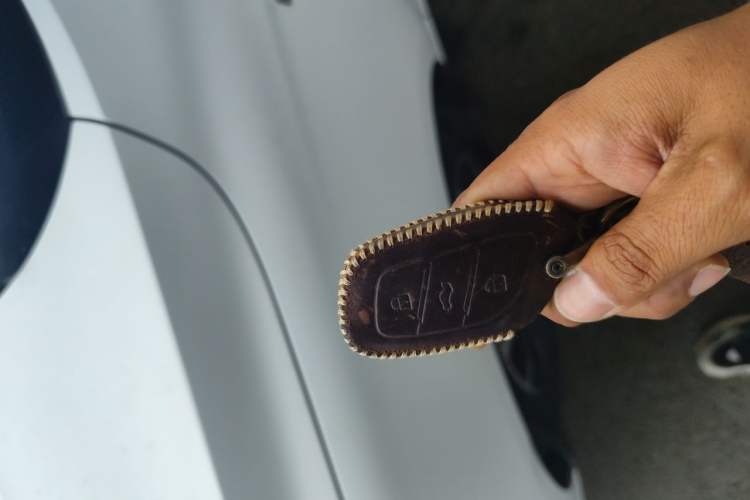 Used Roewe i5 2020 1.5L Automatic 4G Connect Luxury Flagship Edition Vehicle Key
