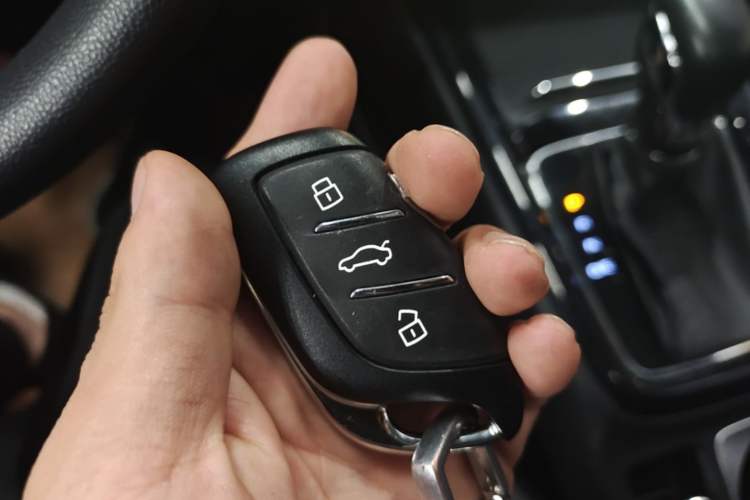 Used Roewe i5 2020 1.5L Automatic 4G Connect Luxury Flagship Edition Vehicle Key
