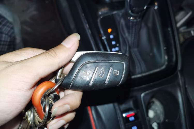 Used Roewe i5 2020 1.5L Automatic 4G Connect Luxury Flagship Edition Vehicle Key