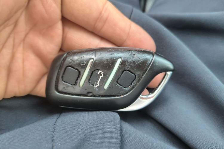 Used Roewe i5 2020 1.5L Automatic 4G Connect Luxury Flagship Edition Vehicle Key