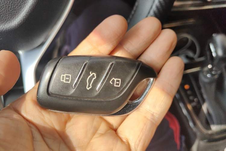 Used Roewe i5 2020 1.5L Automatic 4G Connect Luxury Flagship Edition Vehicle Key