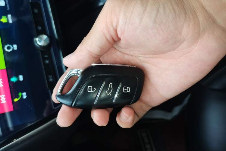 Used Roewe i5 2020 1.5L Automatic 4G Connect Luxury Flagship Edition Vehicle Key
