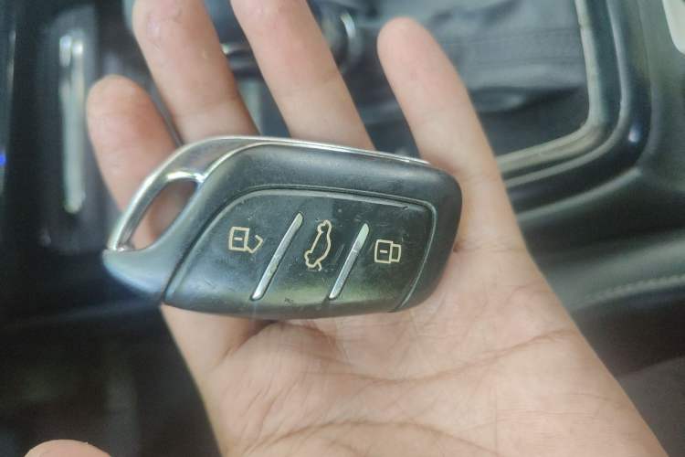 Used Roewe i5 2020 1.5L Automatic 4G Connect Luxury Flagship Edition Vehicle Key