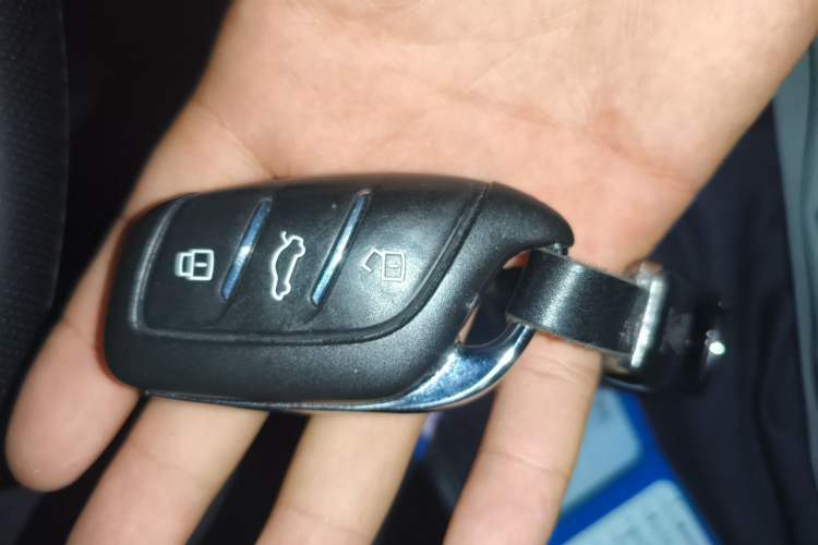 Used Roewe i5 2020 1.5L Automatic 4G Connect Luxury Flagship Edition Vehicle Key