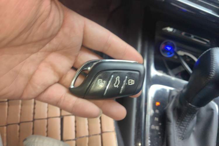 Used Roewe i5 2020 1.5L Automatic 4G Connect Luxury Flagship Edition Vehicle Key