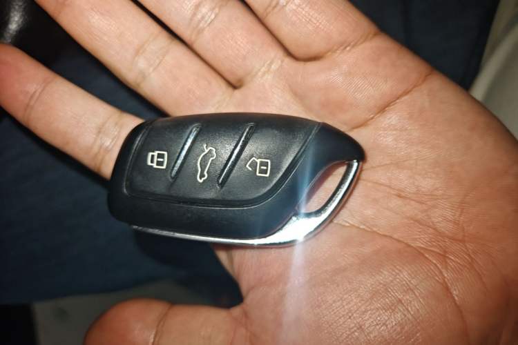 Used Roewe i5 2020 1.5L Automatic 4G Connect Luxury Flagship Edition Vehicle Key