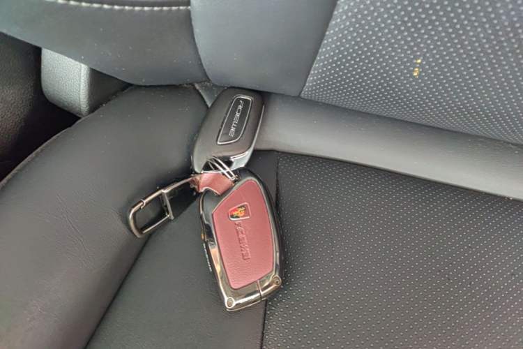 Used Roewe i5 2020 1.5L Automatic 4G Connect Luxury Flagship Edition Vehicle Key