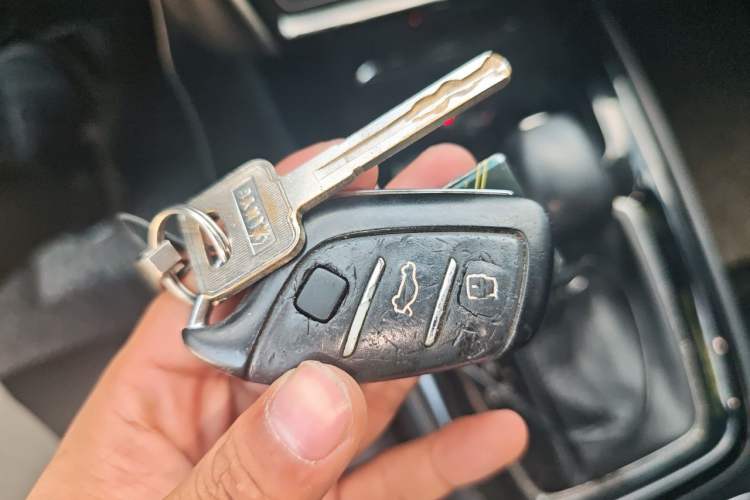 Used Roewe i5 2020 1.5L Automatic 4G Connect Luxury Flagship Edition Vehicle Key