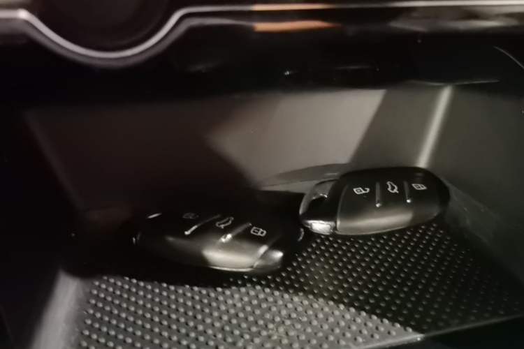 Used Roewe i5 2020 1.5L Manual 4G Connect Luxury Edition Vehicle Key