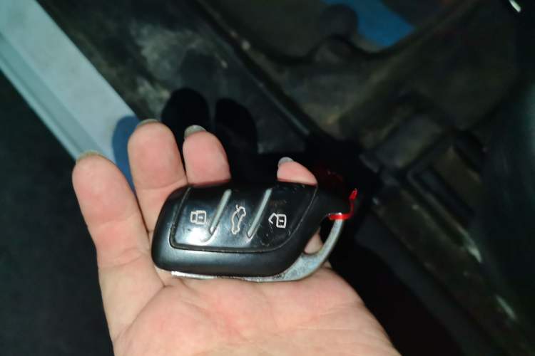Used Roewe i5 2020 1.5L Automatic 4G Connect Luxury Flagship Edition Vehicle Key