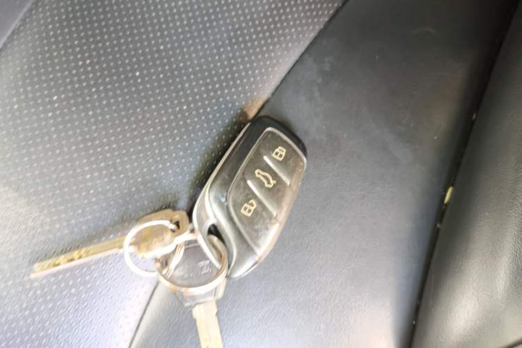 Used Roewe i5 2020 1.5L Automatic 4G Connect Luxury Flagship Edition Vehicle Key
