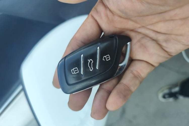 Used Roewe i5 2020 1.5L Automatic 4G Connect Luxury Flagship Edition Vehicle Key