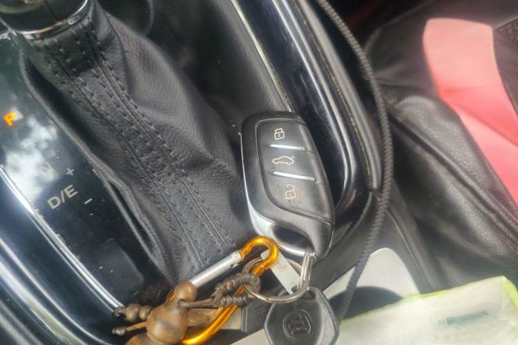 Used Roewe i5 2020 1.5L Automatic 4G Connect Luxury Flagship Edition Vehicle Key