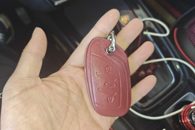 Used Roewe i5 2020 1.5L Automatic 4G Connect Luxury Flagship Edition Vehicle Key