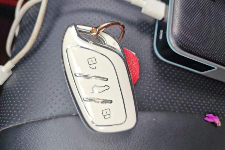 Used Roewe i5 2020 1.5L Automatic 4G Connect Luxury Flagship Edition Vehicle Key