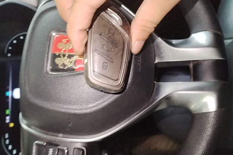 Used Roewe i5 2020 1.5L Automatic 4G Connect Luxury Flagship Edition Vehicle Key